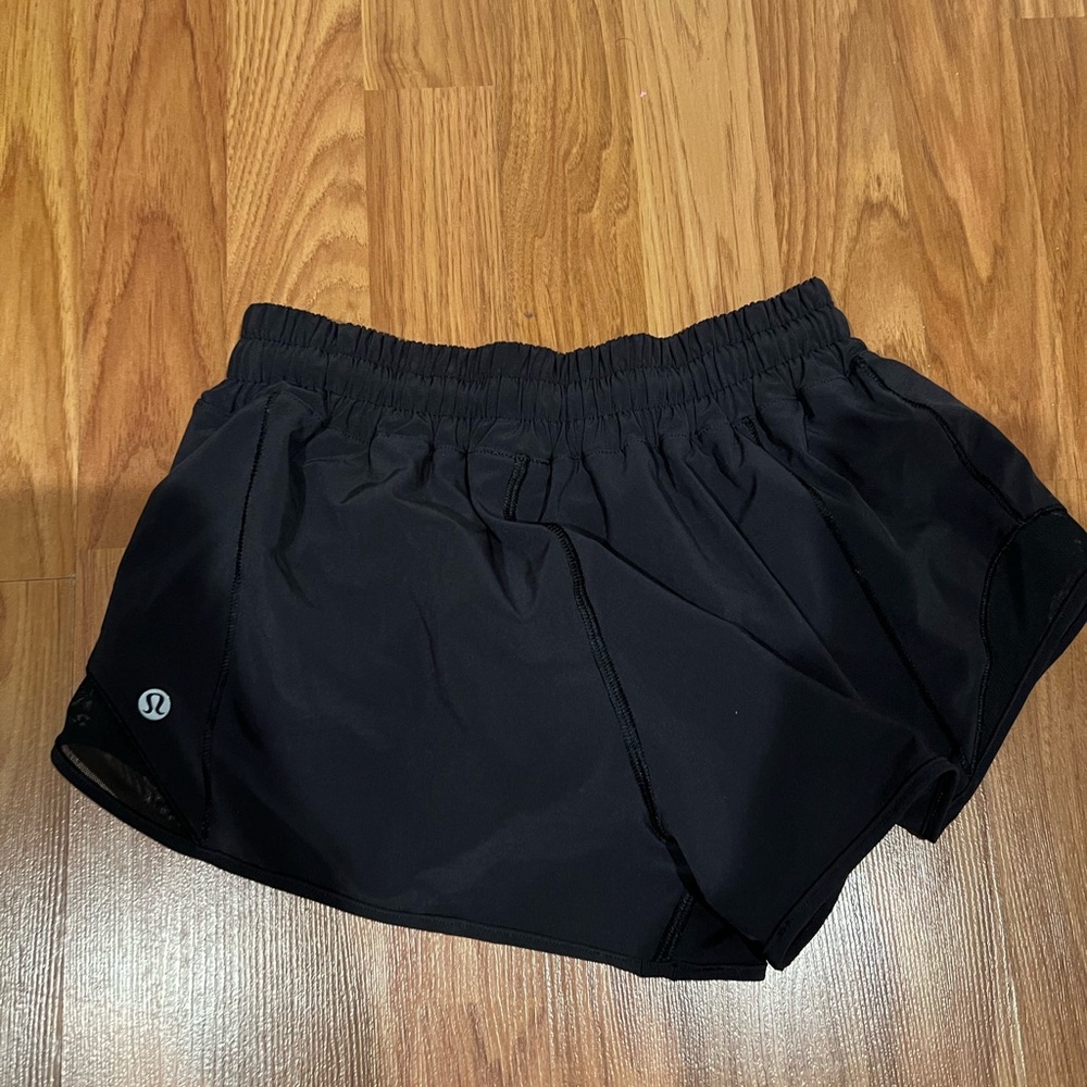 Lululemon Low Rise Hotty Hot Shorts Size 2 Black
